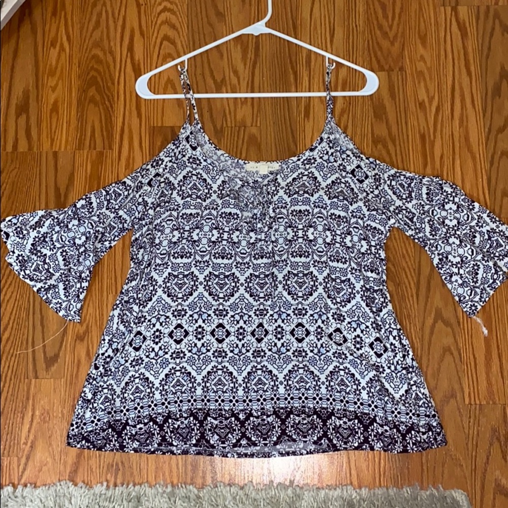 Off the shoulder bell sleeve top w/cutouts